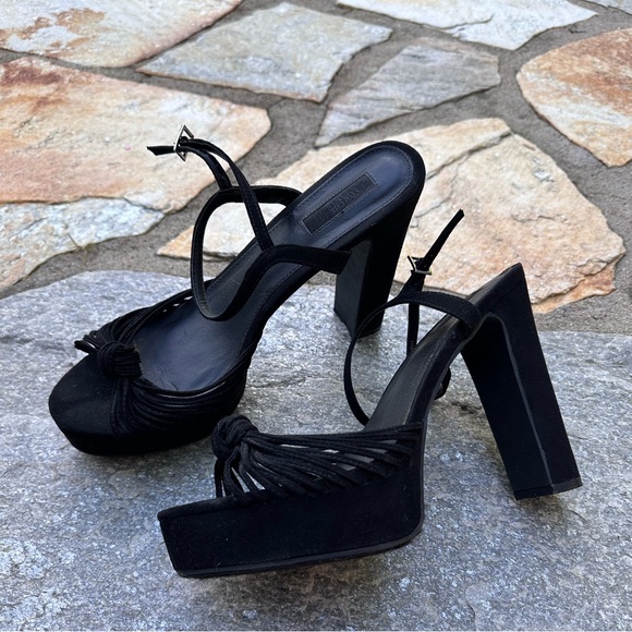 Elegant black high heels - Picture 1 of 4